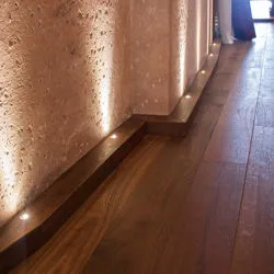 Luce led dal battiscopa