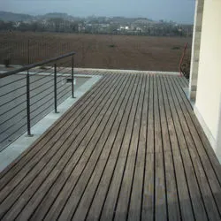 Pavimento decking ideale per terrazzi - bordi piscine per ogni angolo esterno